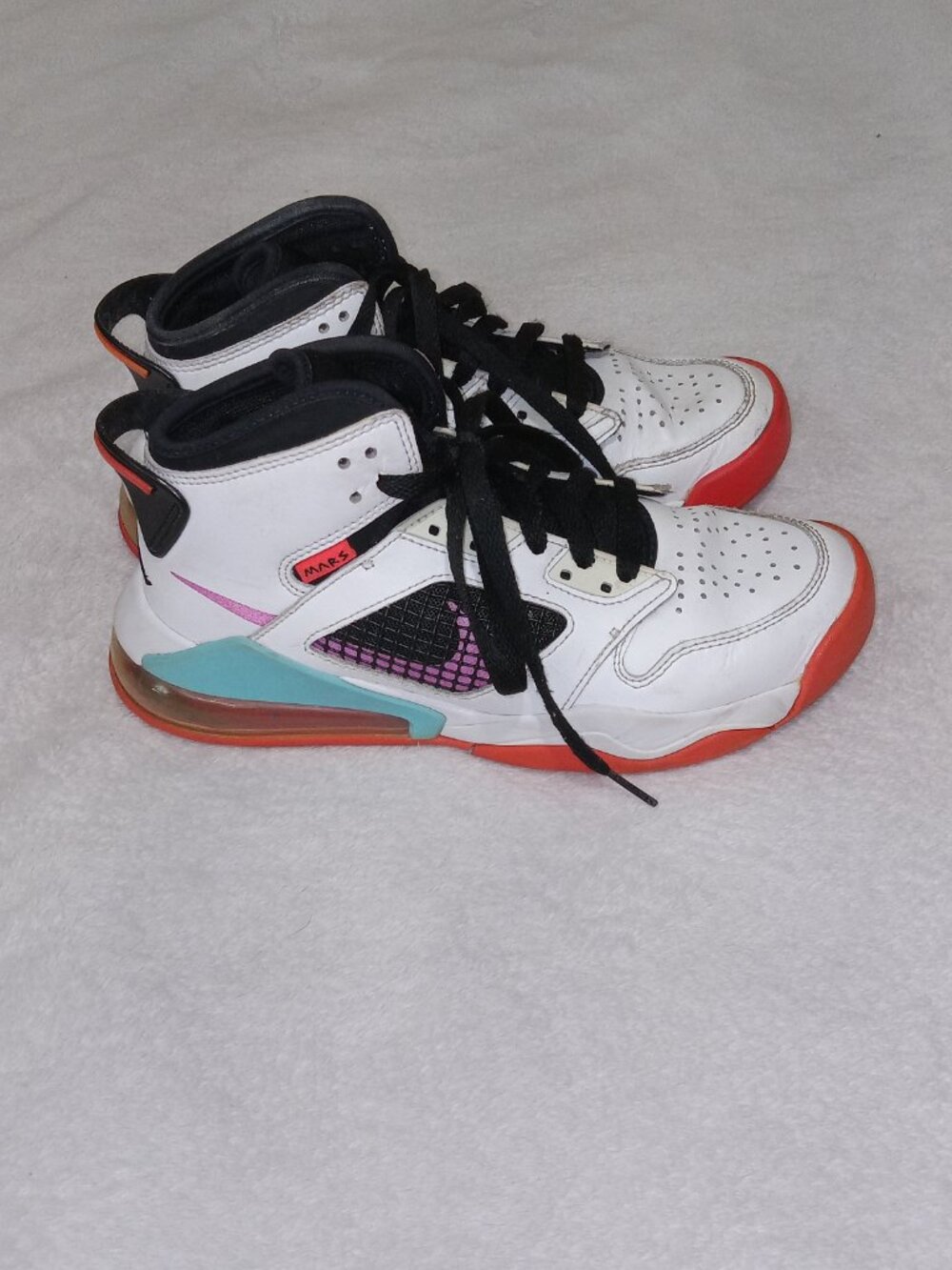 Nike Air Jordan Mars 270 GS 5.5Y Youth White Hyper Violet Total Orange Black - Picture 5 of 13